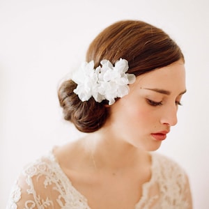 Fleurs pour cheveux de mariée en soie, petites Paire de fleurs en organza de soie Style 209 Prêt à expédier image 1