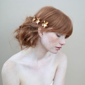 Braut Haarnadel, gold Orchideen, bobbies, Blumen vergoldete petite Orchidee Bobby Pin-Satz von 3 Stil 360 bereit zum Schiff Bild 4