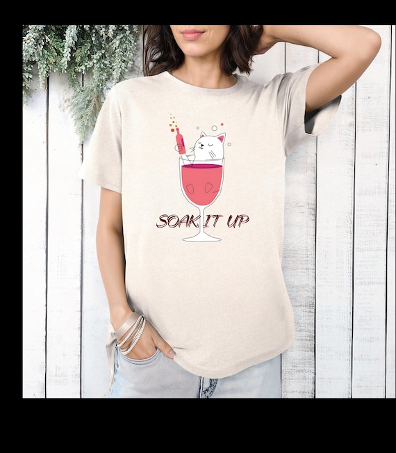 Maglietta con gatto immerso in un bicchiere di vino Maglietta