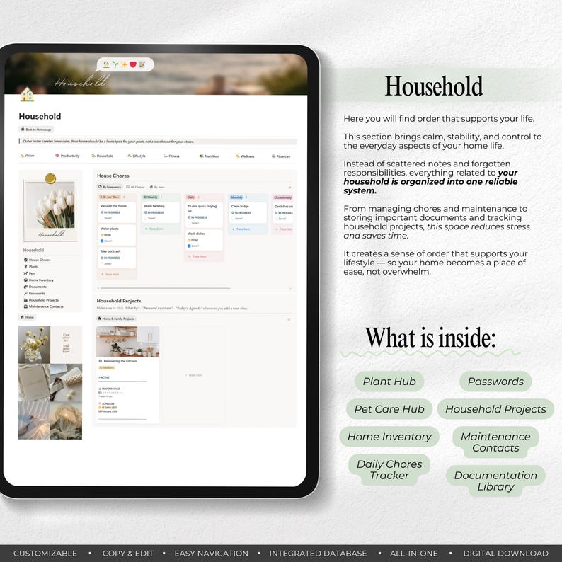 Peut inclure: Une tablette num&eacute;rique affichant un syst&egrave;me d'organisation "Household". L'&eacute;cran montre diverses sections telles que "House Chores" et "Household Projects". Le texte &agrave; droite explique les fonctionnalit&eacute;s du syst&egrave;me, y compris un hub plantes, un hub soins pour animaux et un inventaire domestique.