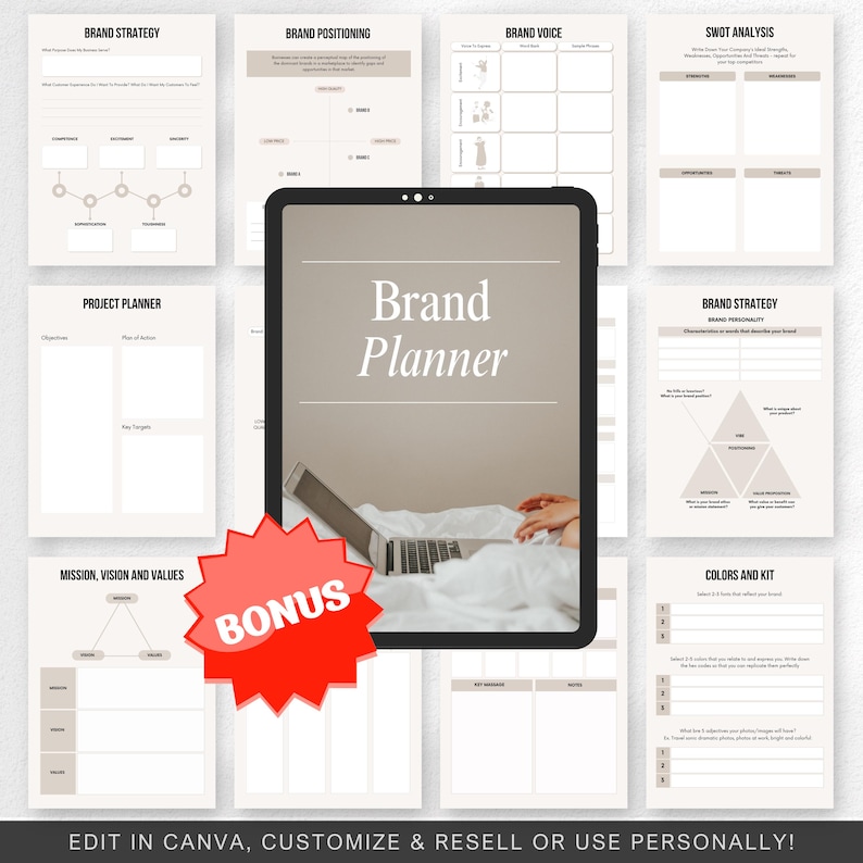 Pu&ograve; includere: Un planner digitale per il branding con un laptop su un copriletto bianco. Il planner include sezioni per la strategia di marca, il posizionamento, la voce, l'analisi SWOT, la pianificazione dei progetti, la missione, la visione e i valori, i colori e il kit. Il testo "Brand Planner" &egrave; al centro dell'immagine. Il testo "Bonus" &egrave; in una stella rossa.