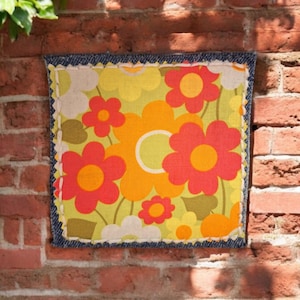 Parche de tela con estampado floral bohemio: aplique de mezclilla reciclada (10 x 10 cm)