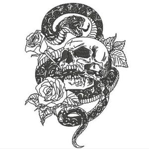 Può includere: Un'illustrazione in bianco e nero a tratto che raffigura un serpente avvolto con la bocca aperta attorno a un teschio umano, accompagnato da due rose in fiore con foglie dettagliate, resa in uno stile grafico complesso e contrastato.
