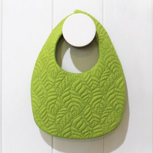 ITH In The Hoop Quilted Baby Slabbetje - Leaves Machine Borduurbestand ontwerp 8x12