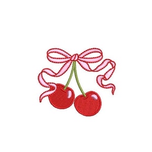 Pode incluir: Um design de bordado apresentando duas cerejas vermelho-brilhantes com talos verdes, amarradas com um laço de fita rosa claro. As cerejas têm pequenos destaques brancos e todo o gráfico é contornado com uma borda costurada em vermelho escuro.