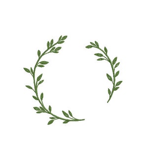 Może przedstawiać: Prosty zielony wieniec wykonany z liści, idealny do dodania odrobiny natury do wystroju domu.