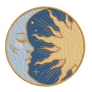 Könnte beinhalten: Ein rundes Stickmuster mit einem Halbmond mit Gesicht und einer Sonne mit Strahlen. Der Mond ist blau und weiß, die Sonne ist gelb und gold, und der Hintergrund ist blau mit goldenen Sternen.