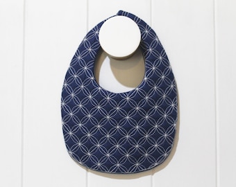 ITH en el aro acolchado bebé babero - Mod Geo máquina bordado archivo diseño - 8 x 12 pulgadas de aro - ith diseño de bordado