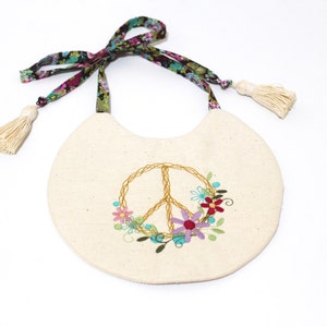 ITH In The Hoop Bitty Boho Tie Bib Machine Borduurbestand ontwerp 8x12 hoepel