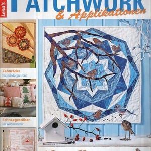 Könnte beinhalten: Die Ausgabe 06/2010 der Zeitschrift Lena's Patchwork & Applikationen zeigt einen blau-weißen Sternen-Quilt mit Vogelmotiven auf einem Ast. Das Cover präsentiert verschiedene Bastelprojekte, darunter Kissen, ein Vogelhaus und saisonale Dekoration.