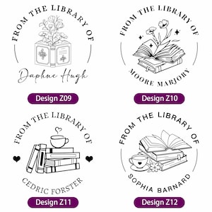 以下が含まれることがあります： 本をテーマにした図書館のスタンプの白黒イラストが4つあります。各スタンプは、本、花、コーヒーカップ、ハートの異なるデザインが特徴です。各スタンプのテキストには、「From the Library of」と、その人の名前が続きます。「Design Z09」、「Design Z10」、「Design Z11」、「Design Z12」というテキストが各スタンプの下に表示されます。