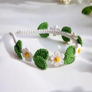 Handmade Crochet Daisy Hairband - Cute Floral Hair Accessory for Baby and Child - Vintage Style Crochet Hairband