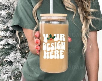 Lata de vidro Sipper de Natal JPG Mockup Lata de vidro de 16 oz Simulação de Natal Libbey Mockup de vidro Sipper Glass Winter Mockup Lata de vidro Canudo de plástico