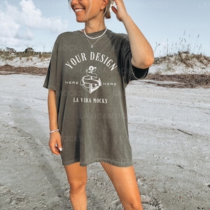 Beach Comfort Colors 1717 Pepper Mockup Beach Comfort Colors Pepper 1717 Sommer Mockup Real Model Mock Trendy Comfort Colors 1717 Beach Mock