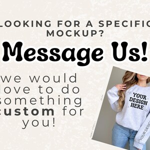 Puede incluir: Una maqueta de sudadera gris con el texto "YOUR DESIGN HERE" en la parte delantera. El texto "YOUR DESIGN" tambi&eacute;n est&aacute; en la manga. La modelo lleva pantalones vaqueros azules.