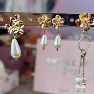 boucles d'oreilles fleurs et perles, boucle d'oreilles pendantes, cadeau maman, bijou mariage, bijou romantique, cadeaux pour elle image 3