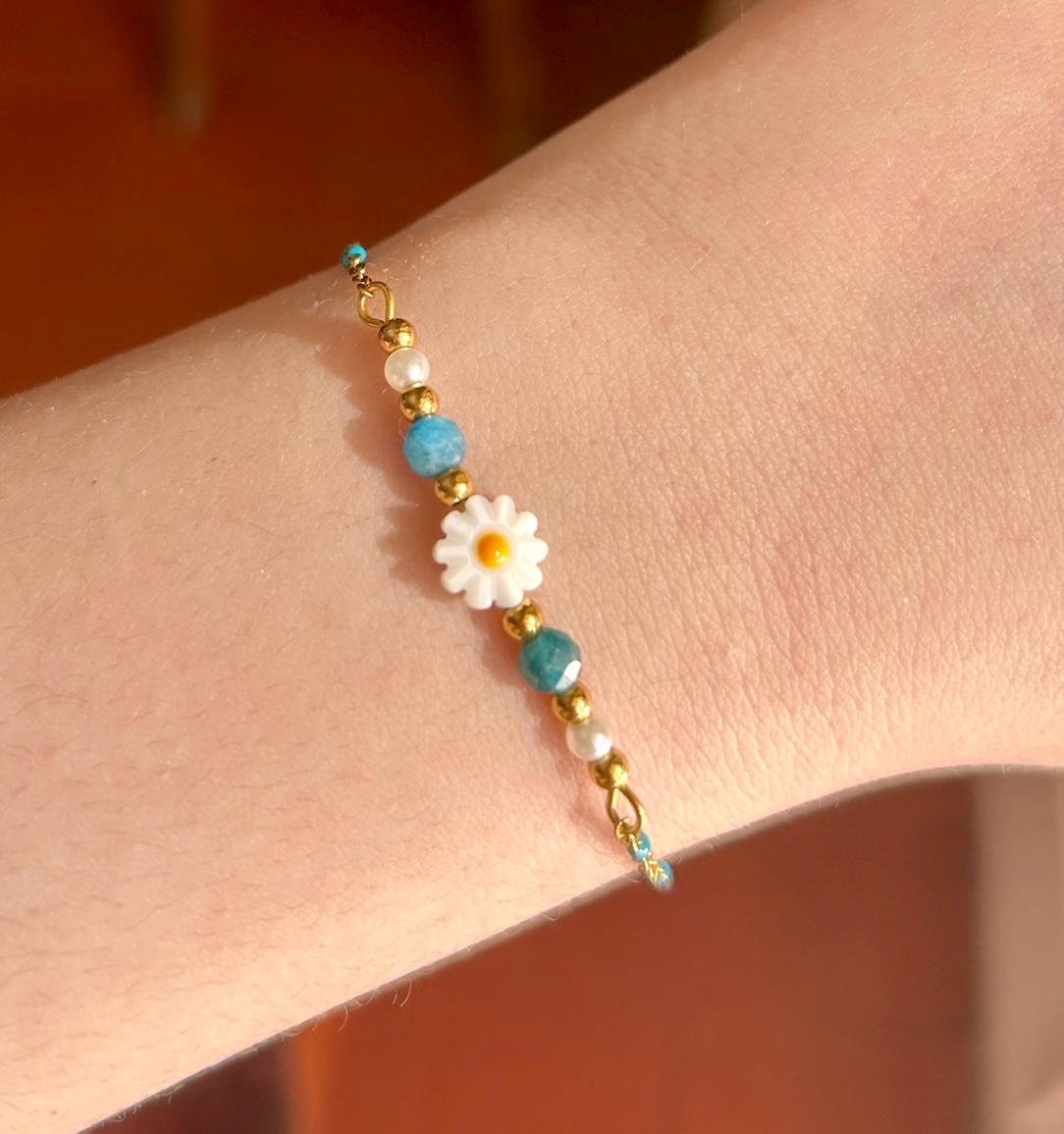 Vintageparts Collier Marguerite Acier Inoxydable Doré - Fleurs Bleu Pastel/Blanc Bijoux DIY