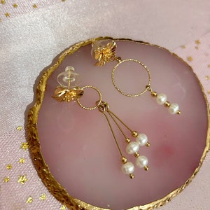 boucles d'oreilles fleurs et perles, boucle d'oreilles pendantes, cadeau maman, bijou mariage, bijou romantique, cadeaux pour elle image 4