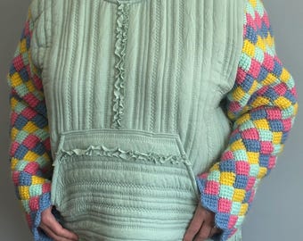 Sudadera acolchada extragrande con capucha: edredón XL usable con mangas afganas tejidas a crochet