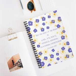 Cuaderno de espiral de Gálatas 5, floral bíblico, inspirado en la moda cristiana, línea reglada para llevar notas en el diario y tomar regalos para su escuela de adolescentes