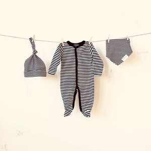 unisex baby gift set, baby shower gift, baby gift set, newborn baby gift, baby boy gift, baby girl gift, baby onesie, gender neutral baby