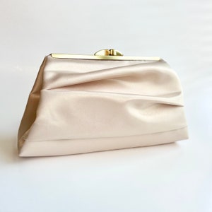 champagne-satin-bridal-clutch-nude-pleated-bridesmaid-s-purse