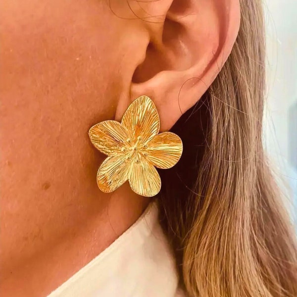 Flower Earrings, Minimalist And Vintage, Stainless Steel Color Gold, Waterproof For The Beach, Non Tarnish Earrings
