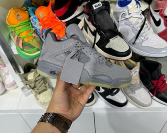 JORDAN4RETROxKAWS SNEAKER