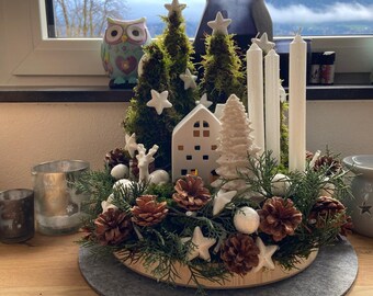 Advent wreath with candles, house, white fairy lights