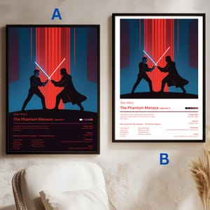 以下が含まれることがあります： 2つの額入りスターウォーズ映画ポスター。各ポスターは、赤と青の背景に対してライトセーバーを振るう2つのシルエットの人物を特徴とするミニマリストデザインです。「スターウォーズエピソード1/ファントム・メナス」のテキストが表示されます。