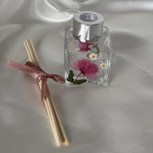 Handmade Pressed Flower Reed Diffuser - Refillable Home Fragrance