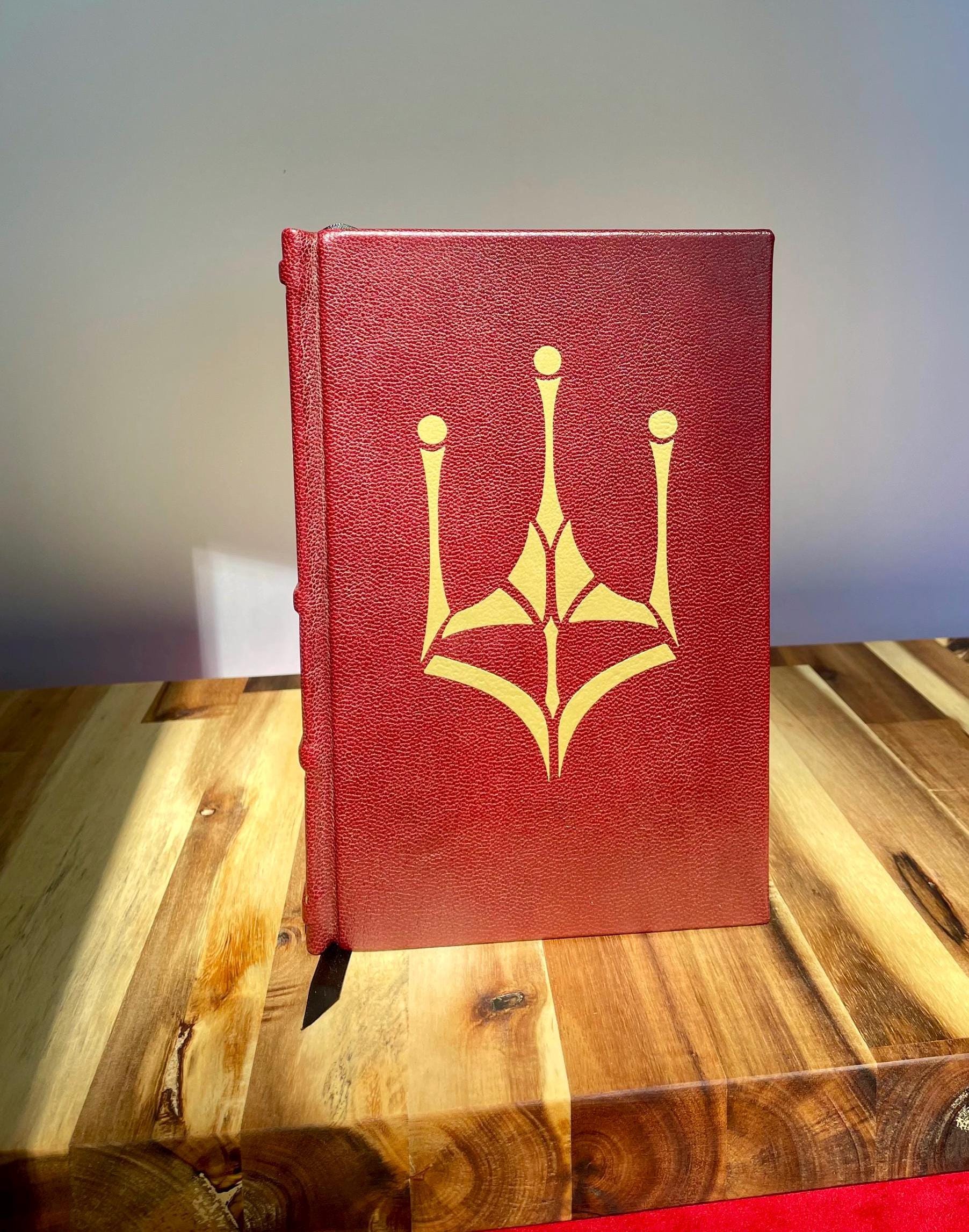 The Silmarillion Illustrated Edition J. R. R. Tolkien Leatherbound ...