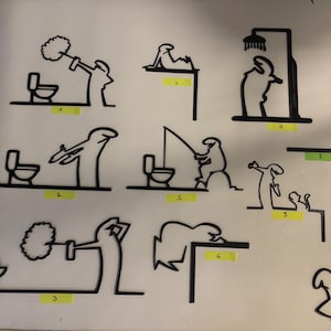 Può includere: Un set di tre tazze in ceramica con finitura opaca e macchiettata. Le tazze sono nei toni del crema, grigio chiaro e grigio scuro. Ogni tazza ha un design semplice e minimalista.