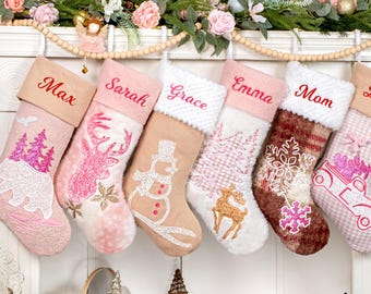 Calcetines navideños personalizados con nombre, calcetines de felpa rosa para la familia, calcetines bordados, decoración navideña de lujo estilo granja, regalo de Navidad
