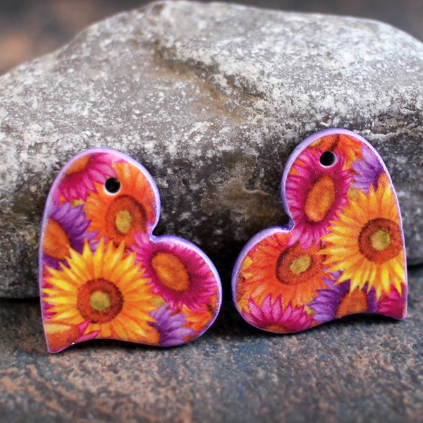 Polymer Clay handgemachte Ohrring Komponenten.  Paar.   Herzperlen. Übertragenes Bild, leichte Ton Charms. Bunten. Auf Bestellung gefertigt.