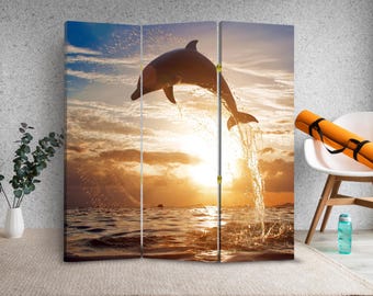Parawan Dolphin Sunset Room Divider – składany panel zapewniający prywatność w sypialni nad morzem lub w domku na plaży