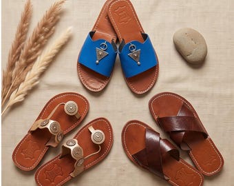Compra un paquete de 3 sandalias de cuero para mujer, un conjunto de 3 pares fijos, sandalias planas y sandalias de tiras con punta abierta, estilo veraniego playero en color marrón y azul.