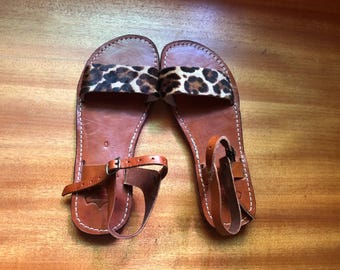 Sandalias de piel de leopardo para mujer – Sandalias marroquíes hechas a mano, sin cordones, con correa al tobillo, estilo bohemio, planas, ideales para el verano.