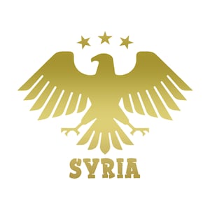 Puede incluir: Un emblema dorado con un águila con las alas extendidas, tres estrellas y la palabra "SYRIA" debajo. El diseño es una ilustración estilizada sobre un fondo blanco.