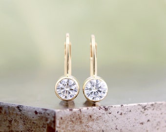 [AMOUR] 14K Yellow Gold ＆ Diamond Lace Leverback Earrings Amour 14k Yellow Gold 1/5 CT TW Diamond Lace Leverback