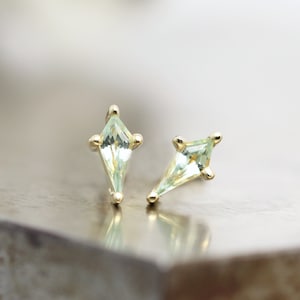 14k Yellow Gold Shield Shape Lab Green Sapphire Stud Earrings in Prong Basket Setting - Modern Small Geometric Gemstone Stud - READY TO SHIP