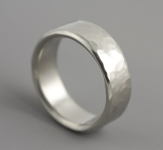 Men's Hammered Finish 7mm 14k White Gold Wedding Band – Polished Edges, Modern Look
