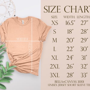 Op de afbeelding: Maattabel voor een unisex T-shirt met korte mouwen, met de afmetingen in inches voor de maten XS, S, M, L, XL, 2XL en 3XL. De tabel is gedrukt op een lichtbruine achtergrond met witte tekst. BELLA+CANVAS 3001 UNISEX JERSEY SHORT SLEEVE TEE is onder de tabel gedrukt.