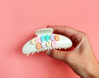 Pince à griffes avec lettres pastel à bulles, pince à griffes tendance, pince à griffes Coffee Club, pince à griffes à tenue forte, cadeau pour les amateurs de café