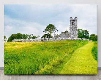 Hill of SLANE, County Meath, IERLAND foto, groene velden, oud Iers kasteel, stenen abdij, Keltisch decor, oude begraafplaats, middeleeuwse hoge toren