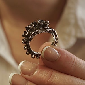 Octopus Tentacle Ring made of Sterling Silver.