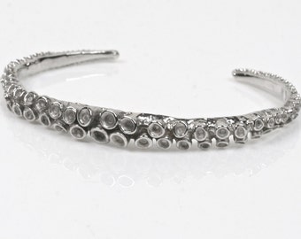 Octopus tentacle cuff bracelet in 14k white gold by Zulasurfing