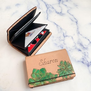 Cartera de cuero para tarjetas, tarjetero de regalo, diseño floral, tarjetero de regalo personalizado en forma de libro de papel plegado para su cumpleaños, regalo para ella, personalizado
