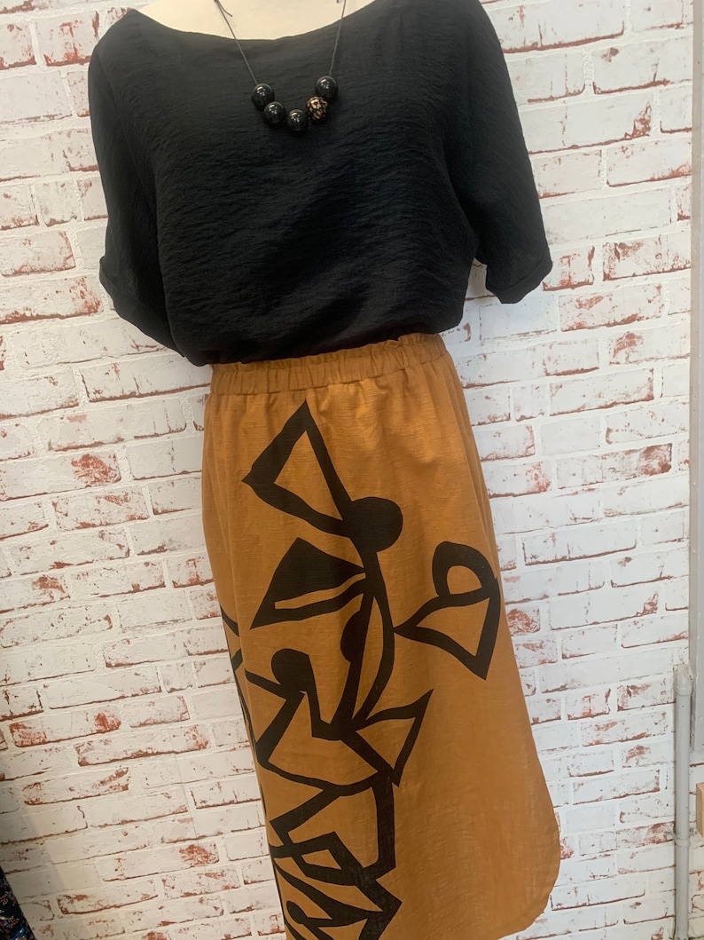 black print skirt-beautiful fabric-super cool for summer-woman 12-14-large gorgeous curry cotton blend