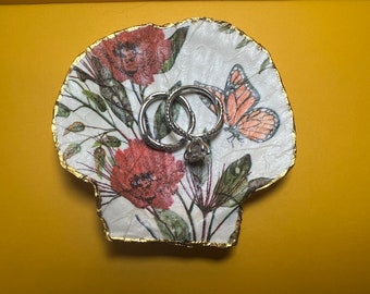 Scallop Shell Ring Dish, Shell Jewelry Dish, Coastal Decor, Cottage Core Ring Tray, Unique Bridesmaid Gifts, Decoupage Dish, Wedding Ring